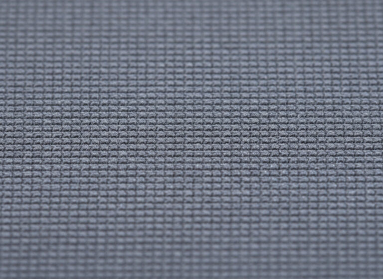 poliester plyusy i minusy sinteticheskoy tkani dlya odezhdy i interera 1